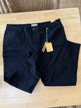 ✨ Brand New With Tags! Hybrid & Company Black Skinny Pants- SZ 3X ✨